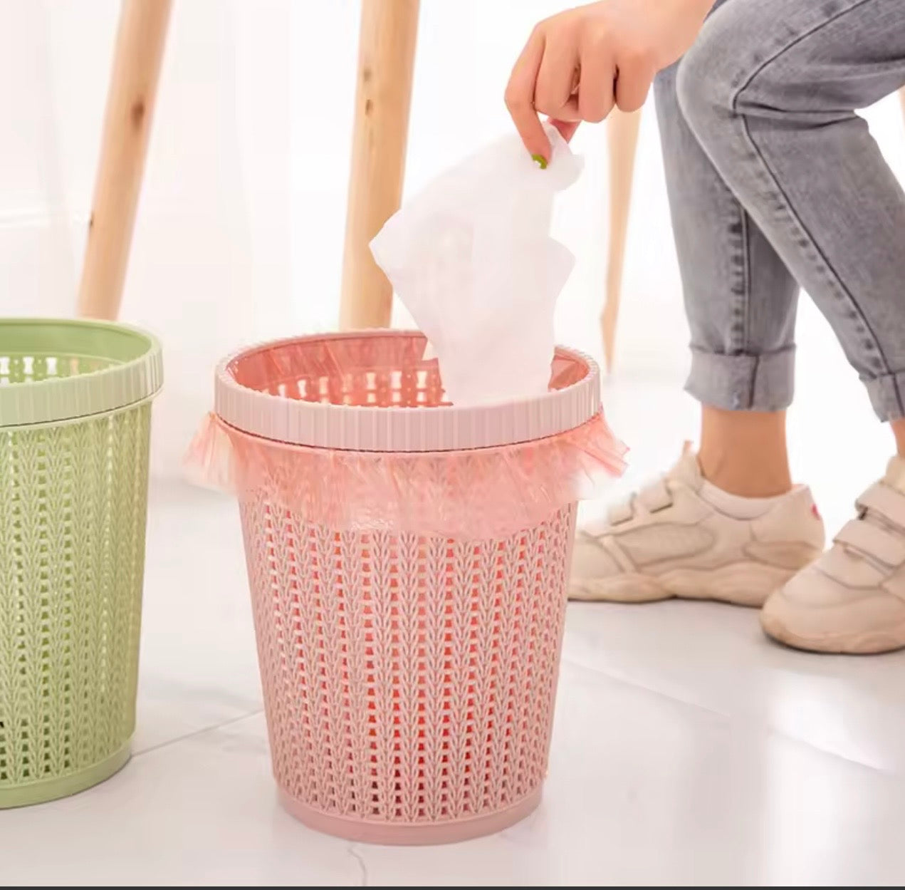 Modern Woven Trash Can with Lid – Stylish, Durable & Functional